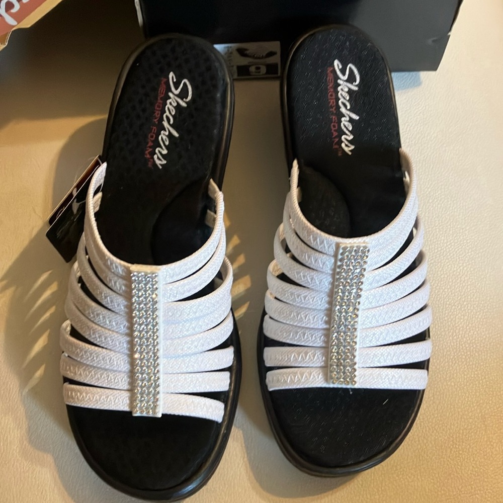 NWT Skechers cali memory foam white shoes
